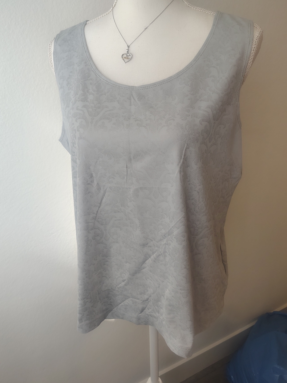 Chico's Light Gray Scoop Neck Jacquard Tank Size 2